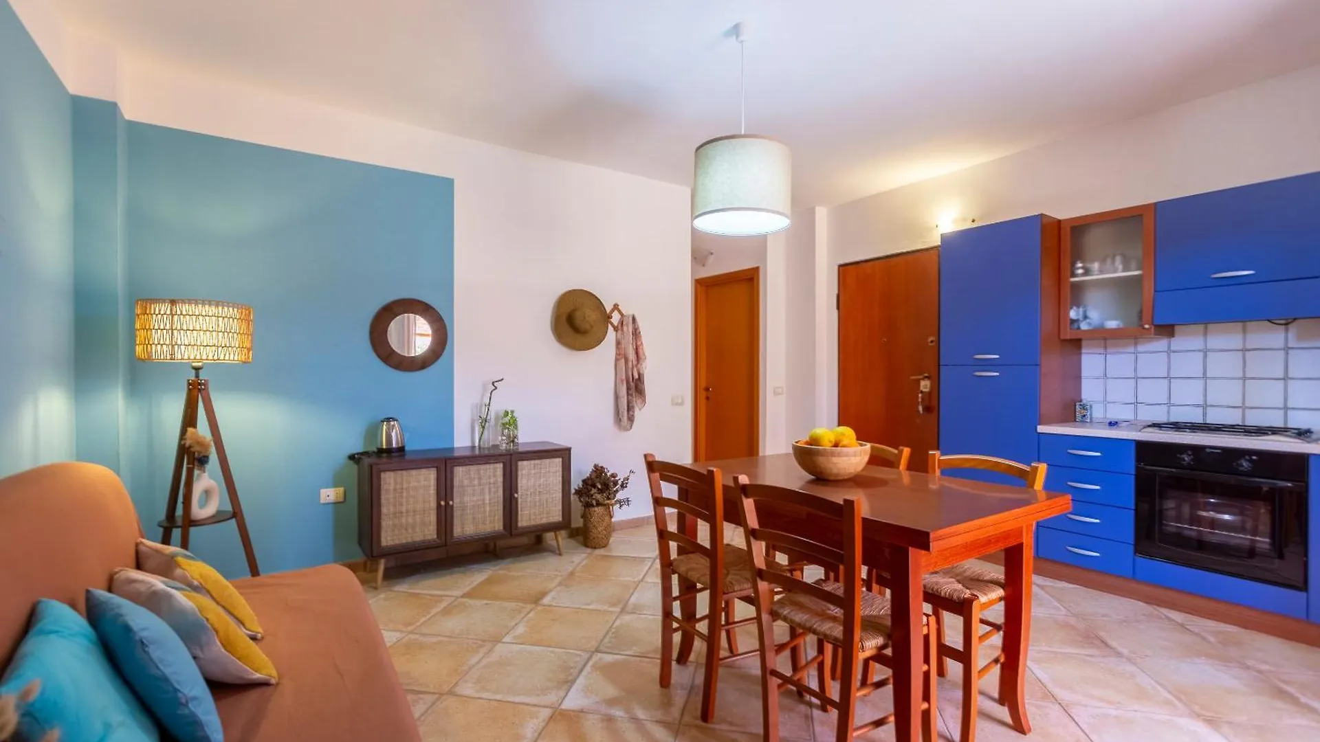 Romantic Bohemien Apartment- Private Terrace ピシーナス 0*,  イタリア